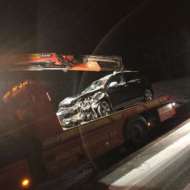 Molde Redning AS berger ødelagt bil etter ulykke